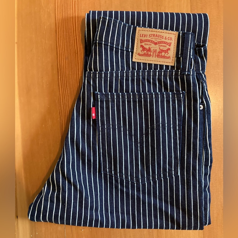Levi’s wedgie straight 28 railroad stripe jeans NWOT